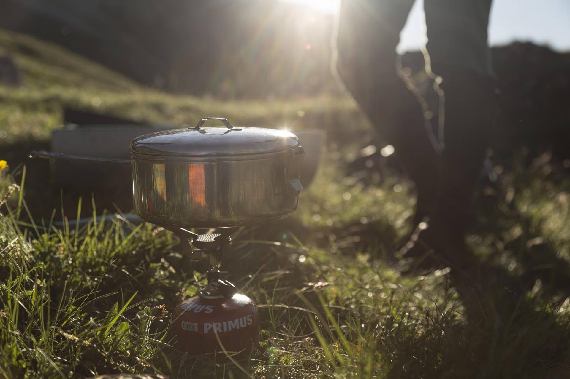 Bivouac au coucher du soleil avec Kamaée